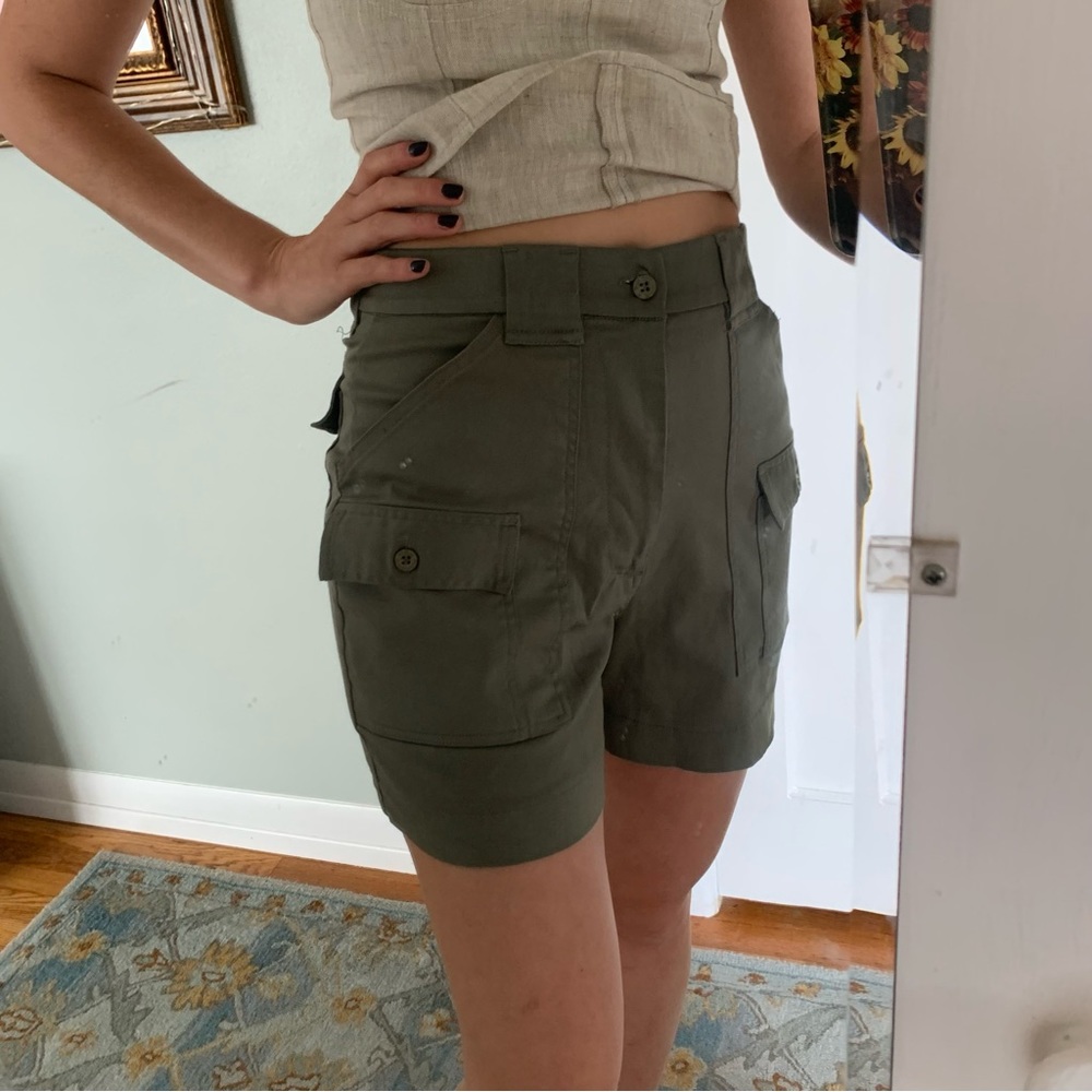 Vintage High Waist Sporty Cargo Shorts 26/27